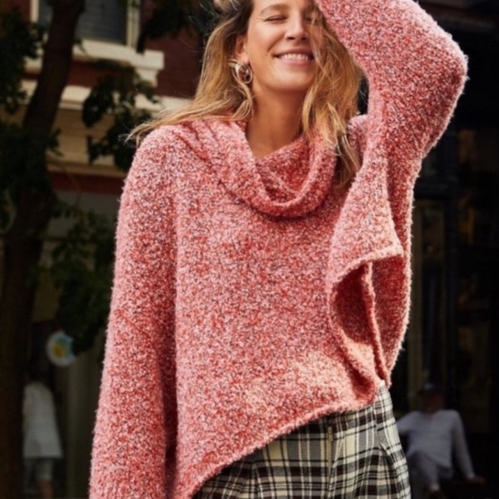 Free People | Women’s Coral/Cream BFF Cowl Neck Cropped Oversized Sweater Sz XS